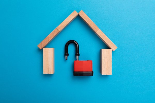 Partir en vacances : les précautions à prendre en compte sur maison